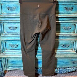 ✨ Lululemon Leggings Size 4 Forest Green Cropped 21” Inseam EUC ✨